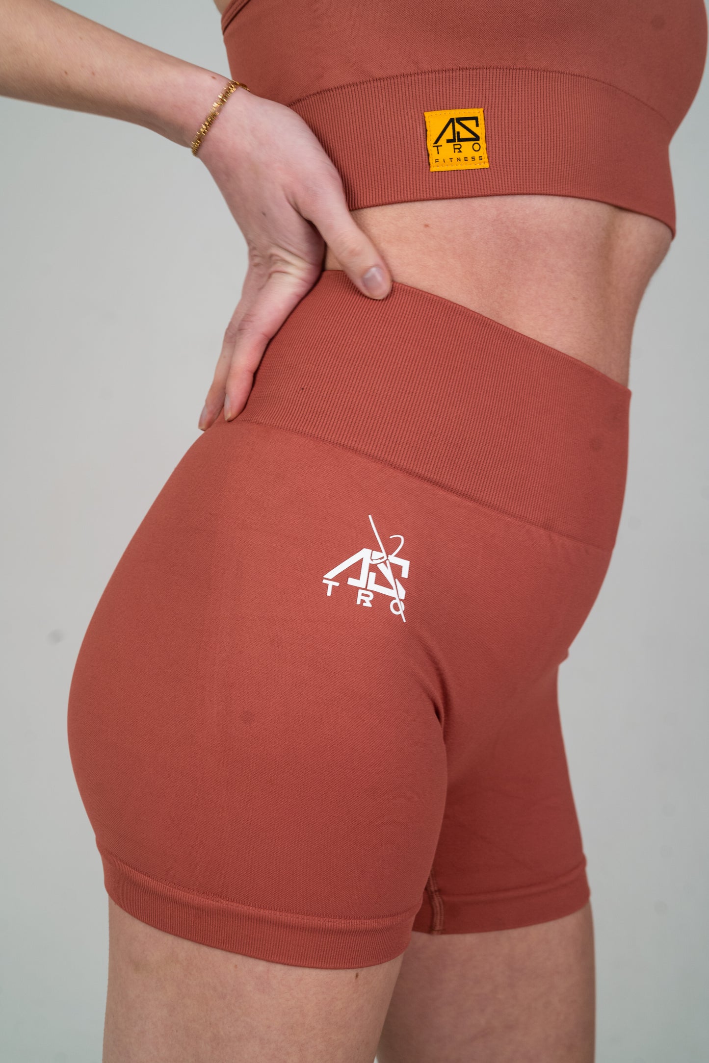 Lift counter seamless shorts